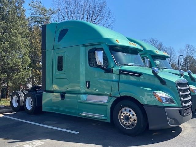 2024 FREIGHTLINER CASCADIA 126 8062365004